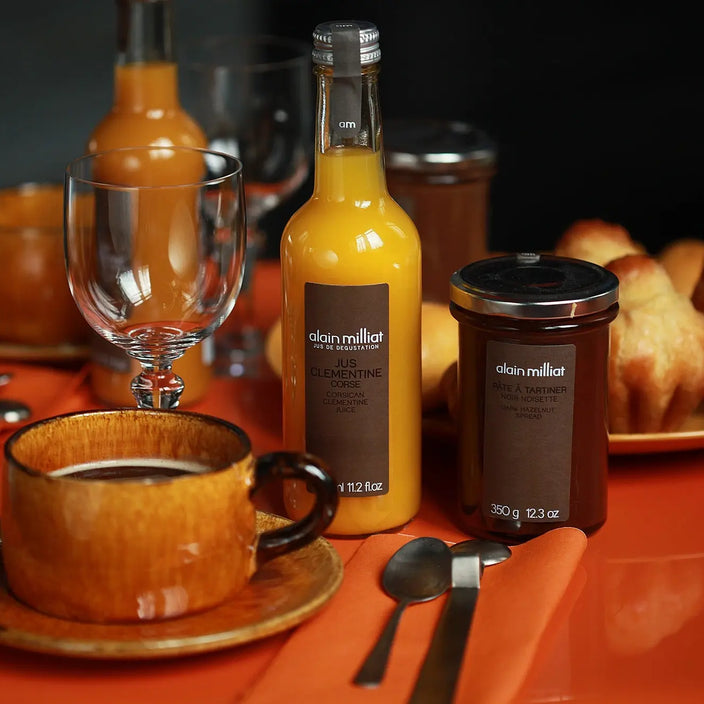 exemple d'un petit-déjeuner avec le jus clémentine corse Alain Milliat et la pâte à tartiner noire noisette