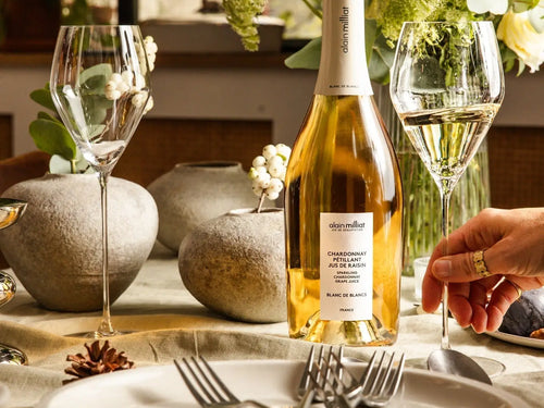 Bouteille élégante de Pétillant de Raisin Blanc de Blancs Alain Milliat à table