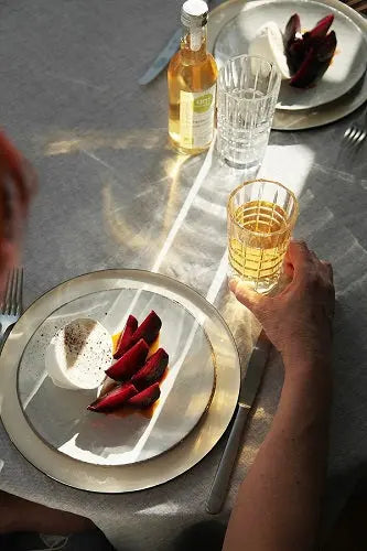 Jus pétillant au citron vert AM par Alain Milliat accompagnant la recette de betterave en croûte de sel façon Alain Passard avec réduction de jus de Mandarine Alain Milliat