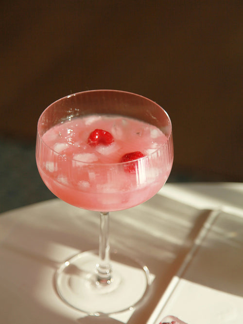 Photo de la Caipirihna framboise-litchi réalisée avec les jus Alain Milliat