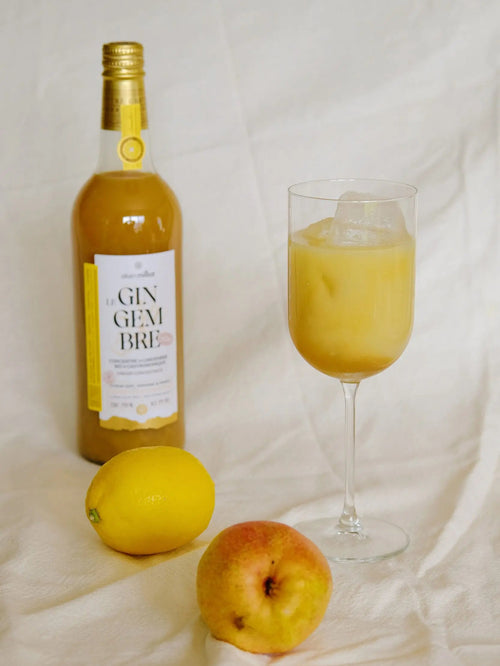 Un mocktail avec notre jus de poire passe-crassane, citron, sirop d'orgeat et Le Gingembre