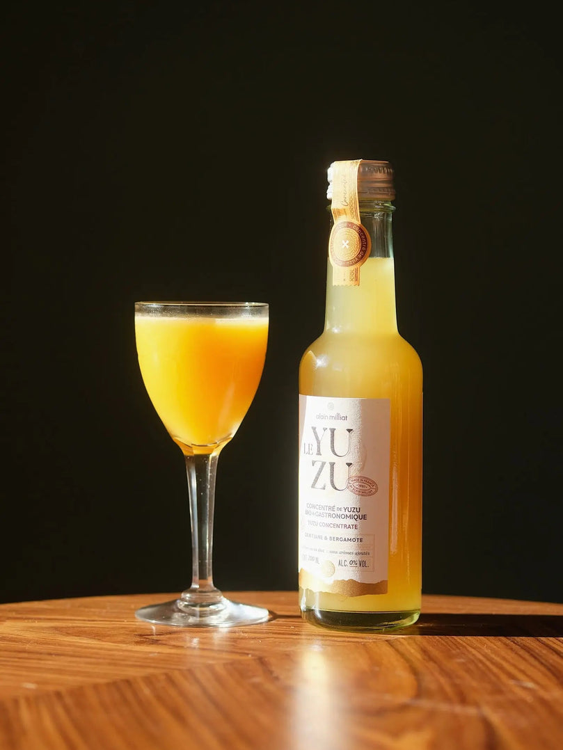 Un cocktail à base de Gin, nectar d'abricot et Le Yuzu