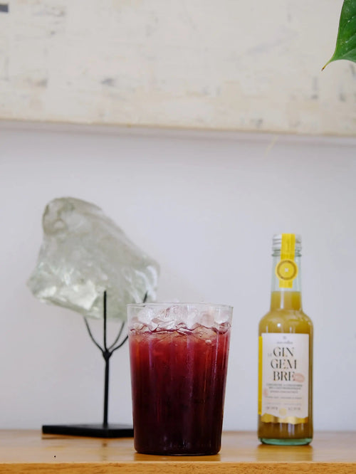 Une boisson rafraîchissante à base de thé, jus de grenade et Le Gingembre