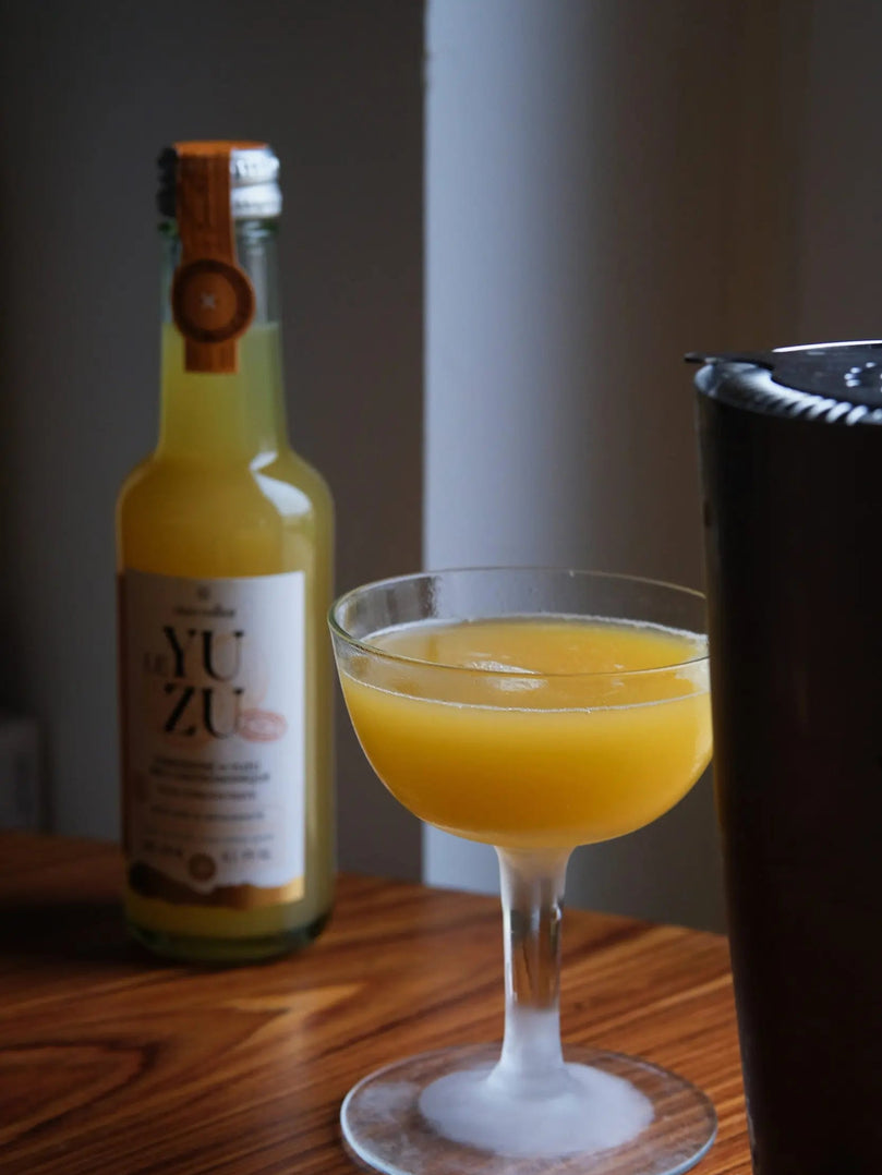 Cocktail à base de Calvados, citron et Le Yuzu